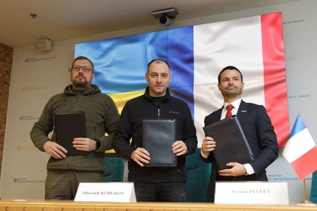 News Themen der Woche KW10 News Bilder des Tages KYIV, UKRAINE - MARCH 04, 2024 - Head of the Chernihiv Regional Military Administration Viacheslav Chaus, Vice Prime Minister for Reconstruction of Ukraine and Minister of Development of Communities, Territories and Infrastructure of Ukraine Oleksandr Kubrakov and Director General of the French international technical cooperation agency Expertise France Jeremy Pelle (L to R) are seen during a signing ceremony of the memorandum on the reconstruction of Chernihiv region, Kyiv, capital of Ukraine. France will help to rebuild Chernihiv region  Copyright: xKirillxChubotinx