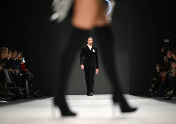 Bilder des Jahres 2024, Entertainment 03 März Entertainment Themen der Woche KW10 Entertainment Bilder des Tages Russia Moscow Fashion Week 8634568 04.03.2024 A model presents a creation during the MD MAKHMUDOV DJEMAL collection show as part of the 2nd Moscow Fashion Week at the Manezh Central Exhibition Hall in Moscow, Russia. Grigory Sysoev Sputnik Moscow Russia  Copyright: xGrigoryxSysoevx