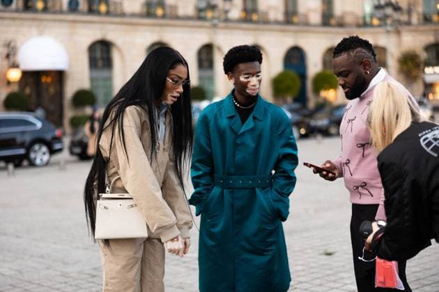 Entertainment Themen der Woche KW10 Entertainment Bilder des Tages Winnie Harlow et YvesMark Chery sur la place VendÃ me en marge de la mode femme automne hiver 2024-2025 lors de la Fashion Week de Paris (PFW) Winnie Harlow et YvesMark Chery sur la place VendÃ me en marge de la mode femme automne hiver 2024-2025 lors de la Fashion Week de Paris (PFW), Ã Paris, France, le 4 mars 2024. Winnie Harlow and YvesMark Chery on Place VendÃ me on the sidelines of the Fall Winter 2024-2025 women s fashion show during Paris Fashion Week (PFW), in Paris, France, on March 4, 2024. Paris France  Copyright: xTizianoxDaxSilvax-xPierrexPerusseaux xBestimagexTizianoxDaxSilvax-xPierrexPerusseaux xBestimagex