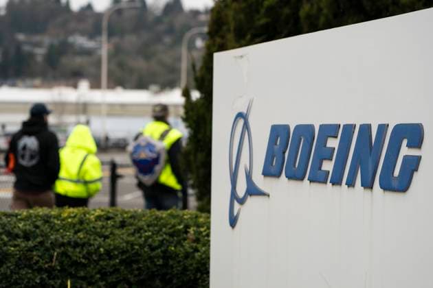 February 5, 2024, Renton, Washington, USA: Boeing personnel walk near a Boeing sign outside the Boeing Co. manufacturing facility in Renton, Washington on Feb. 5, 2024. Boeing recently found more mistakes in its 737 Max fuselages. Renton USA - ZUMAr101 20240205_zaf_r101_016 Copyright: xDavidxRyderx