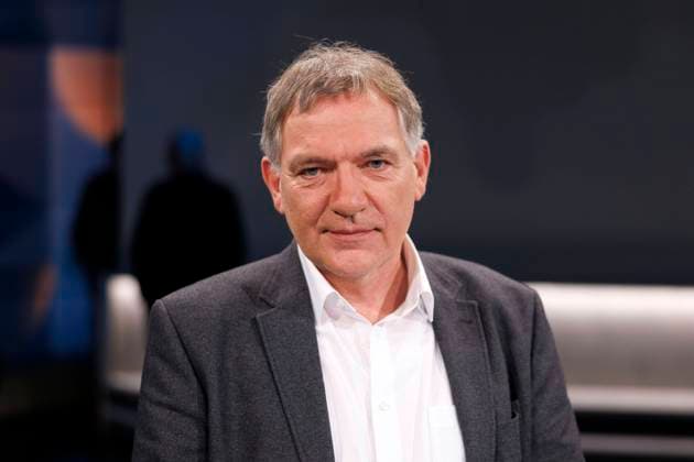 News Bilder des Tages Politiker und Aktivist Jan van Aken (Die Linke) in der ARD-Talkshow hart aber fair in den WDR-Studios Köln. Köln, 04.03.2024 NRW Deutschland *** Politician and activist Jan van Aken Die Linke on the ARD talk show hart aber fair at the WDR studios in Cologne Cologne, 04 03 2024 NRW Germany Copyright: xChristophxHardtx