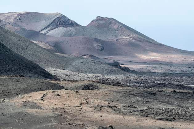Vulkanlandschaft, Timanfaya Nationalpark, Lanzarote, Kanaren, Spanien, Europa *** Volcanic landscape, Timanfaya National Park, Lanzarote, Canary Islands, Spain, Europe Copyright: imageBROKER ErhardxNerger ibxenh10265486.jpg