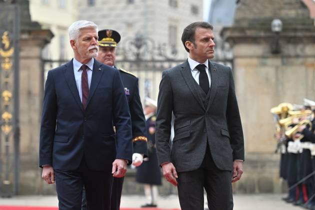 News Themen der Woche KW10 News Bilder des Tages Czech President Petr Pavel (left) welcomes French President Emmanuel Macron (right) at Prague Castle, in Prague, Czech Republic, March 5, 2024. (CTKxPhoto MichaelaxRihova) CTKPhotoP2024030503799  CTKPhotoP2024030503799