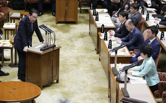 News Themen der Woche KW10 News Bilder des Tages Japan upper house budget committee Japanese Prime Minister Fumio Kishida (L) answers a question at a House of Councillors budget committee session in Tokyo on March 6, 2024.  A14AA0002563955P