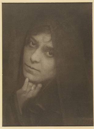RECORD DATE NOT STATED Portrait of veiled woman, Jacob Merkelbach, c. 1920 - c. 1930 photograph Amsterdam paper Copyright: xpiemagsx rknbpie11012024-7380 !ACHTUNG AUFNAHMEDATUM GESCHÄTZT!