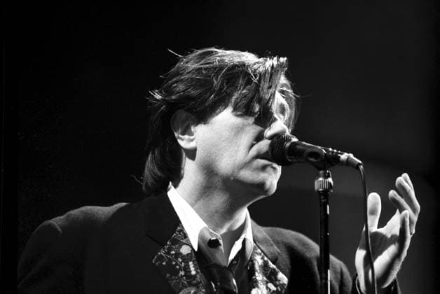 Bryan Ferry, Sänger von Roxy Music, bei seinem Auftritt im CCH in Hamburg am 29. November 1988 *** Bryan Ferry, singer of Roxy Music, during his performance at the CCH in Hamburg on November 29, 1988
