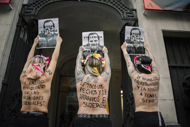 Bilder des Jahres 2024, News 03 März News Themen der Woche KW10 News Bilder des Tages Femen denounces cases of sexual violence in Spanish cinema - Madrid Three Femen activists denounce cases of sexual violence in Spanish cinema at the Spanish Film Academy on March 6, 2024, in Madrid (Spain). An artist, a cultural manager and an actress, join the other three women (a film student, an employee of one of his productions and a worker in the cultural sector) accusing filmmaker Carlos Vermut of sexual assaults. The Femen Spain movement denounces all types of sexual violence in the Spanish film industry. Photo by Mateo Lanzuela Europa Press ABACAPRESS.COM Madrid Spain  Copyright: xEuropaxPress ABACAx