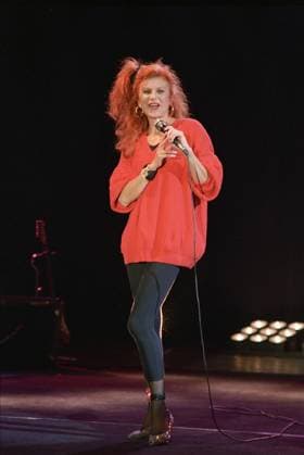 Die italienische Sängerin Milva (Maria Ilva Biolcati) bei einem Konzert in Hamburg, Oktober 1988 *** The Italian singer Milva Maria Ilva Biolcati at a concert in Hamburg, October 1988