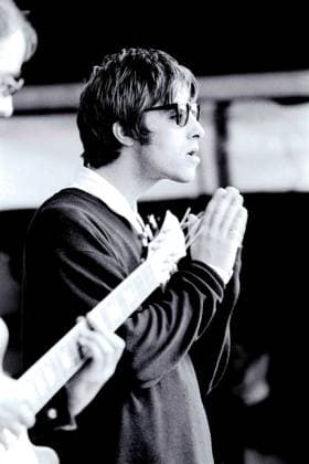 Oasis July 1994 Glastonbury _ . DIGITAL FILE ONLY http: www..co.uk 25 cm x 38 cm at 300dpi Oasis July 1994 Glastonbury _ . DIGITAL FILE ONLY http: www..co.uk 25 cm x 38 cm at 300dpi, Credit:Roger Sargent Avalon  Copyright: xRogerxSargentx xAvalonx 0529831508
