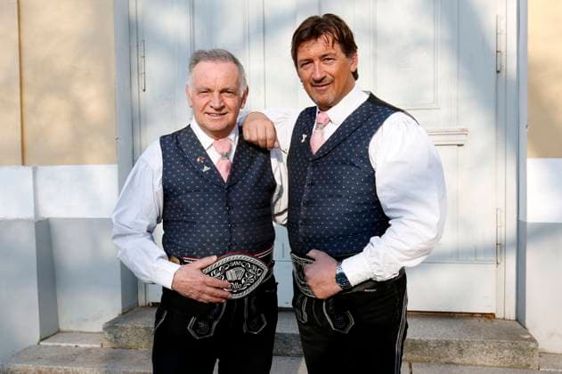 Otto Demetz und Joakin Stuffer (Die Ladiner) vor dem Konzert Könige der Volksmusik - Die Abschiedstour von Marianne & Michael in der Stadthalle. Zerbst, 07.03.2024