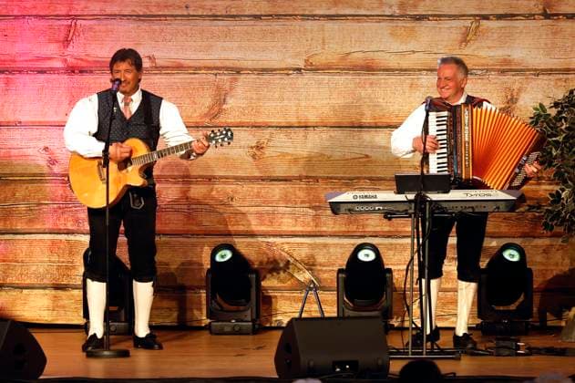 Joakin Stuffer und Otto Demetz (Die Ladiner) beim Konzert Könige der Volksmusik - Die Abschiedstour von Marianne & Michael in der Stadthalle. Zerbst, 07.03.2024