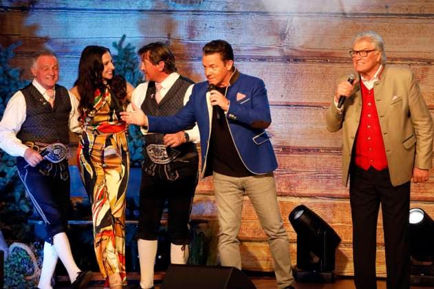 Die Ladiner, Anita Hofmann, Stefan Mross und Michael Hartl beim Konzert Könige der Volksmusik - Die Abschiedstour von Marianne & Michael in der Stadthalle. Zerbst, 07.03.2024