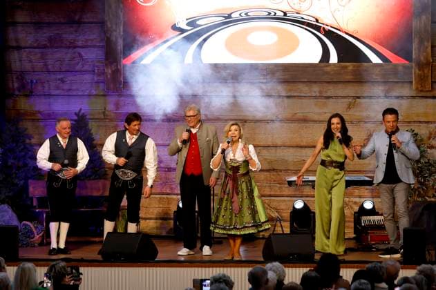 Die Ladiner, Marianne & Michael, Anita Hofmann und Stefan Mross beim Konzert Könige der Volksmusik - Die Abschiedstour von Marianne & Michael in der Stadthalle. Zerbst, 07.03.2024