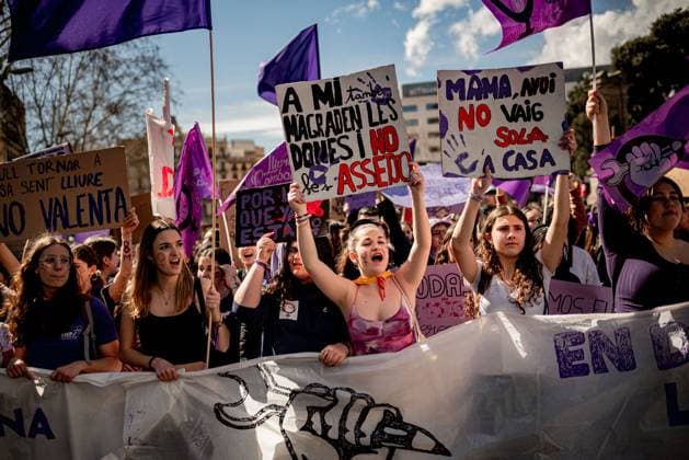 March 8, 2024, Barcelona, Spain: Students shout slogans as they take part in a march on occasion of the International Women s Day in Barcelona. Barcelona Spain - ZUMAb137 20240308_fap_b137_004 Copyright: xJordixBoixareux