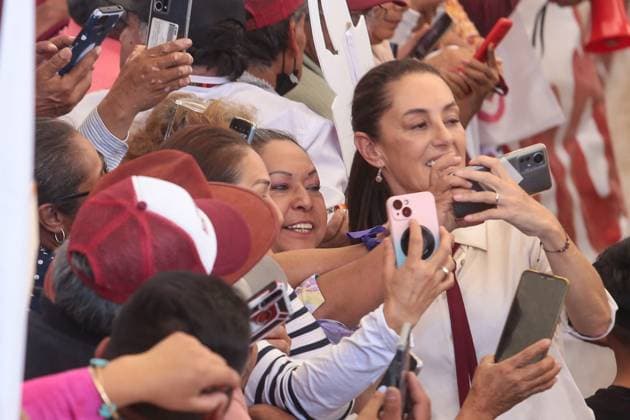 Claudia Scheinbaum On The Campaign Trail - Mexico Claudia Sheinbaum, candidate for the Presidency of Mexico for the Let s Make History coalition, take a selfie during a political rally as part of her tour of the State of Mexico. Teoloyucan, Mexico, March 8, 2024. Photo by Rick Cruz Eyepix Group ABACAPRESS.COM Teoloyucan State Of Mexico Mexico  Copyright: xEyepix ABACAx