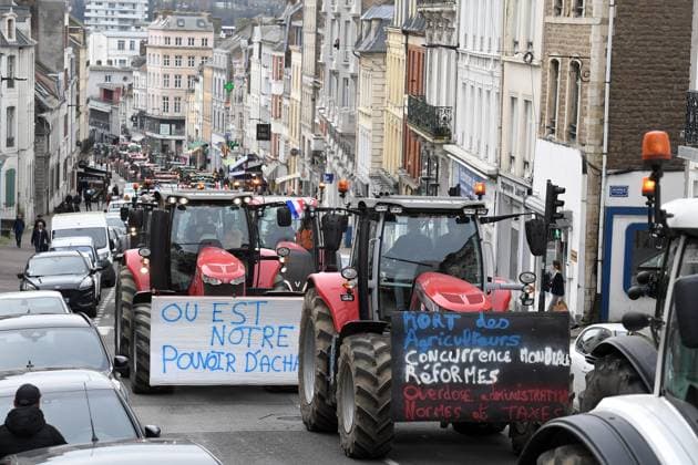News Themen der Woche KW10 News Bilder des Tages Manifestation Pecheurs Agriculteurs Boulogne PHOTOPQR VOIX DU NORD Marc Demeure ; 09 03 2024 ; Boulogne sur mer le 09 03 2024.Manifestation conjointe des agriculteurs et des pecheurs. Photo MARC DEMEURE La Voix Du Nord. Boulogne sur Mer, France, march 9th 2024 Farmers and fishermen protest 1 France  Copyright: xPHOTOPQR VOIXxDUxNORD MAXPPPxMarcxDemeurex 20240309VDN0653 20240309VDN0653
