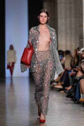 Lisbon Fashion Week in Lisboa, Portugal - 09 Mar 2024 A model walks the runway during the Goncalo Peixoto fashion show at ModaLisboa For Good, Lisbon Fashion Week in Lisboa. Lisbon Portugal Copyright: xBrunoxdexCarvalhox xSOPAxImagesx brunodecarvalho_modalisboaforgood-5234