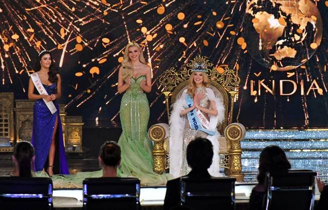 Entertainment Themen der Woche KW10 March 9, 2024, Mumbai, India: L-R Lebanon s Yasmina Zaytoun looks on as Poland s reigning Miss World Karolina Bielawska (C) cheers Czech Republic s Krystyna Pyszkova (R) who won the Miss World 2023 title in Mumbai. Mumbai India - ZUMAs197 20240309_aaa_s197_497 Copyright: xAshishxVaishnavx