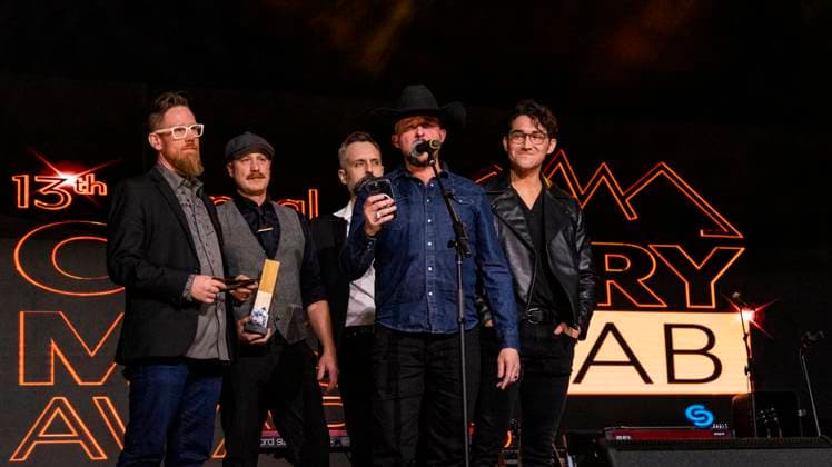Alberta Country Music Artists recognized at the 13th Annual Country Music of Alberta Awards in Edmonton The Prairie States receives the Award of Group Duo of the Year at the 13th annual Country Music Alberta Awards in Edmonton. Edmonton Canada Copyright: xRonxPalmerx xSOPAxImagesx RonPalmer_13thCMABAwards_325949