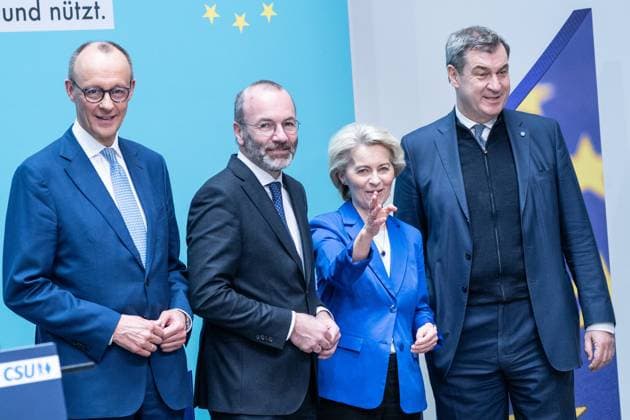 News Bilder des Tages Gemeinsame Sitzung der Präsidien von CDU und CSU zum Europawahlprogramm Pressekonferenz - Friedrich Merz, Parteivorsitzender CDU, Ursula von der Leyen, Präsidentin EU-Kommission und Spitzenkandidatin zur Europawahl 2024, Manfred Weber, Parteivorsitzender EVP und Markus Söder, Parteivorsitzender CSU und Ministerpräsident Bayern;Gemeinsame Sitzung der Präsidien von CDU und CSU zum Europawahlprogramm Pressekonferenz - Friedrich Merz, Parteivorsitzender CDU, Ursula von der Leyen, Präsidentin EU-Kommission und Spitzenkandidatin zur Europawahl 2024, Manfred Weber, Parteivorsit, Berlin Berlin Deutschland Konrad-Adenauer-Haus *** Joint meeting of the Presidiums of the CDU and CSU on the European election program Press conference Fri