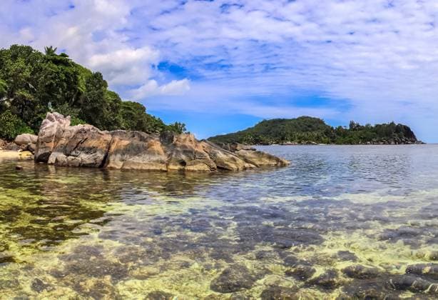 Creative Highlights World Atemberaubendes Strandpanorama mit hoher Auflösung, aufgenommen auf den paradiesischen Inseln der Seychellen. *** Stunning Beach panorama with high Resolution, included at the paradise Islands the Seychelles 1127125085