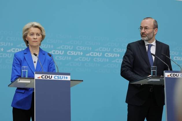 Präsidentin der Europäischen Kommission Dr. Ursula von der Leyen, Manfred Weber MdEP, dem Partei- und Fraktionsvorsitzenden der EVP, Deutschland, Berlin, Pressekonferenz nach Verabschiedung des Europawahlprogramms von CDU und CSU *** President of the European Commission Dr. Ursula von der Leyen, Manfred Weber MEP, the party and group leader of the EPP, Germany, Berlin, Press conference after the adoption of the European election program of the CDU and CSU