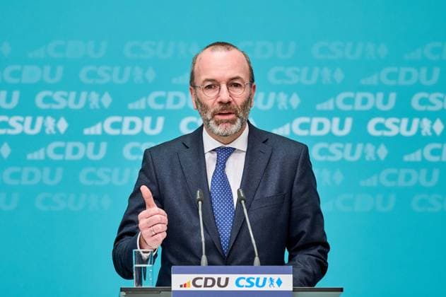 Manfred Weber bei der Pressekonferenz mit dem Parteivorsitzenden von CDU und CSU nach gemeinsamen einer Präsidiumssitzung zur Verabschiedung des Wahlprogramms zur bevorstehenden Wahl des Europäischen Parlaments im Konrad-Adenauer-Haus in Berlin. Manfred Weber at the press conference with the party chairmen of the CDU and CSU after a joint presidential committee meeting to adopt the election program for the upcoming European Parliament elections at the Konrad Adenauer House in Berlin. snapshot-photography F.Boillot *** Manfred Weber at the press conference with the party chairmen of the CDU and CSU after a joint presidential committee meeting to adopt the election program for the upcoming European Parliament elections at the Konrad Adenaue