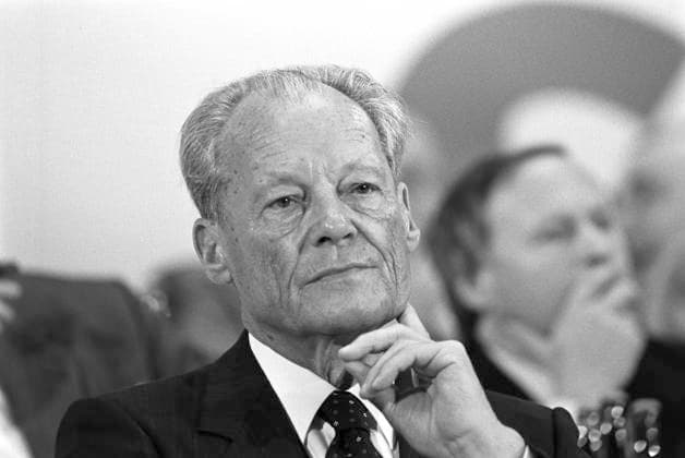 Willy Brandt beim außerordentlichen Parteitag der SPD in Bonn am 14.6.1987 *** Willy Brandt at the extraordinary party conference of the SPD in Bonn on 14 6 1987