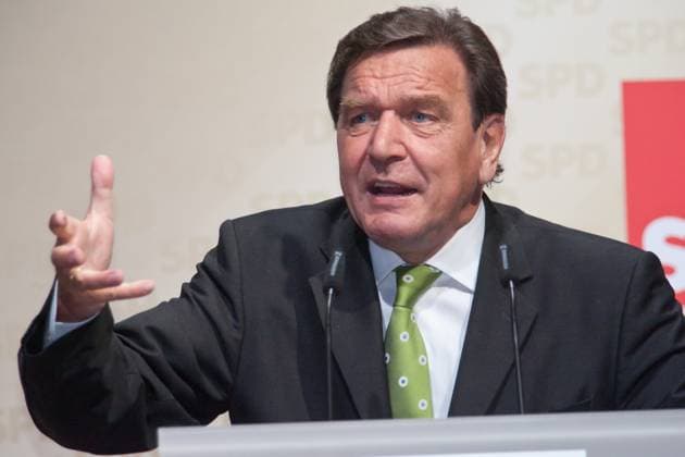 Wahlkamp 2005 Gehardt Schröder bei einer Rede zum Wahlkampf 2005 auf dem Marktplatz in Jena Copyright: xZoonar.com MarkusxKaemmererx 2136768