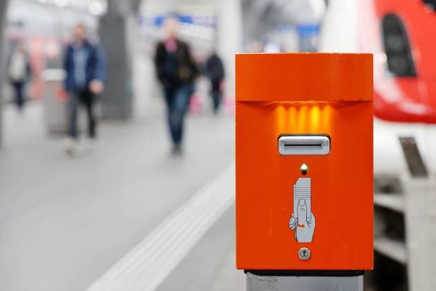 Billett Entwerter am Hauptbahnhof Zuerich 12.03.2024 Zuerich , SCHWEIZ , Billett Entwerter am Hauptbahnhof Zuerich *** Ticket validator at Zurich main station 12 03 2024 Zurich , SWITZERLAND , Ticket validator at Zurich main station 