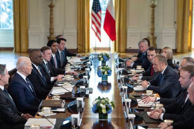 News Themen der Woche KW11 News Bilder des Tages March 12, 2024, Washington, District Of Columbia, USA: United States President Joe Biden, left, speaks with Andrzej Duda, Poland s president and Donald Tusk, Poland s prime minister, during a meeting in the East Room of the White House in Washington, DC, US, on Tuesday, March 12, 2024. Biden on Monday said there was no need for additional US troops to bolster Poland™s border ahead of a request from that country™s head of state for more personnel and military equipment to ease worries over Russian aggression on NATO™s eastern flank Washington USA - ZUMAs152 20240312_faa_s152_147 Copyright: xTomxBrennerx-xPoolxviaxCNPx