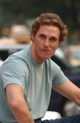HOW TO LOSE A GUY IN TEN DAYS SET NY MATTHEW McCONAUGHEY ON THE SET OF THE FILM HOW TO LOSE A GUY IN TEN DAYS. GREENWICH VILLAGE, NEW YORK CITY. 02 JULY 2002. UDV, Credit:Dennis Van Tine Avalon  Copyright: xDennisxVanxTinex xAvalonx 0548933515