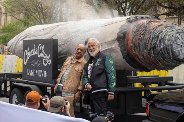 Entertainment Themen der Woche KW11 Entertainment Bilder des Tages March 12, 2024, Austin, Tx, United States of America: CHEECH MARIN and TOMMY CHONG arrive pulling a larger than life joint for the premier of Cheech and Chongs Last Movie on March 12, 2024 at the Paramount Theater in Austin, Texas. Austin United States of America - ZUMAw132 20240312_zap_w132_012 Copyright: xTomxWalkox