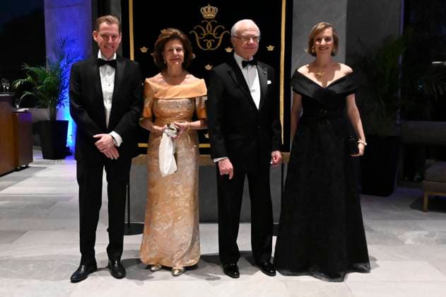 Swedish Royals Visit Mexico - Day 1 March 12, 2024, Mexico City, Mexico: Swedish Queen Silvia and Swedish King Carl XVI Gustaf pose for photos during a banquet as part of their welcoming on the first day of the Swedish State visit to Mexico at the National Palace. on March 12, 2024 in Mexico City, Mexico. (Photo by Carlos Tischler Eyepix Group ABACAPRESS.COM) Mexico City Mexico  Copyright: xTischlerxCarlos Eyepix ABACAx