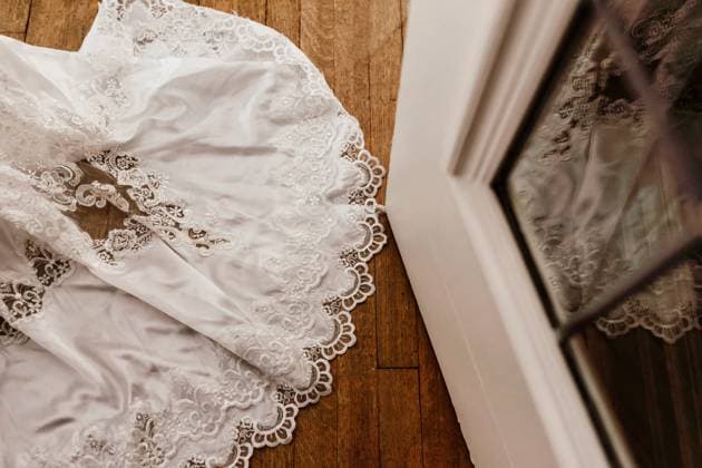 vintage white wedding dress with lace details Winnipeg, Manitoba, Canada R_MFBW240311-1365854-01