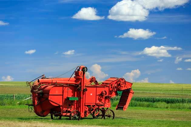 Vintage Case thresher machine on the Canadian Prairie, near Longview, Alberta, Canada  Copyright: x xAllxCanadaxPhotosx 1990-12326062