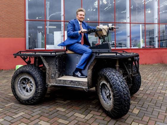Bilder des Jahres 2024, Entertainment 03 März Entertainment Themen der Woche KW11 Entertainment Bilder des Tages ROTTERDAM - King Willem-Alexander rides a quad during a working visit to MINDbase of the Materiel and IT Command (COMMIT). MINDbase is an innovation hub where ideas and products for Defense are developed. ANP REMKO DE WAAL netherlands out - belgium out  Copyright: xx x493606587x originalFilename: 493606587.jpg