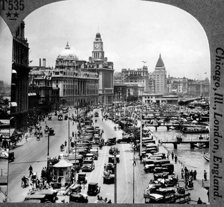 Busy Street Scene, The Bund, Shanghai, China, Single Image of Stereo Card, 1900  Copyright: xABxArchivex jtv005344