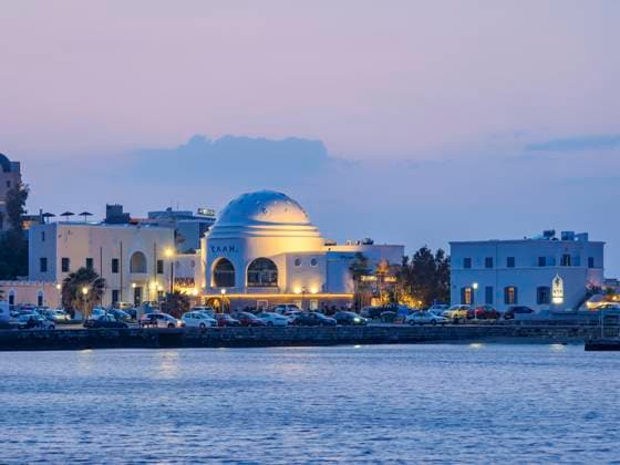 IMAGO Creative, Herbst, Reiseziel, Dodekanes, Griechische Inseln View towards the Elli Nightclub at dusk, Rhodes City, Rhodes Island, Dodecanese, Greek Islands, Greece, Europe Copyright: KarolxKozlowski 1245-3005