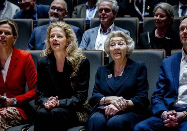 THE HAGUE - Princess Beatrix and Princess Mabel during the presentation of the tenth Prince Friso Engineering Prize at The Hague University of Applied Sciences. The winner of the prize can call himself Engineer of the Year for a year. ANP REMKO DE WAAL netherlands out - belgium out  Copyright: xx x493625594x originalFilename: 493625594.jpg