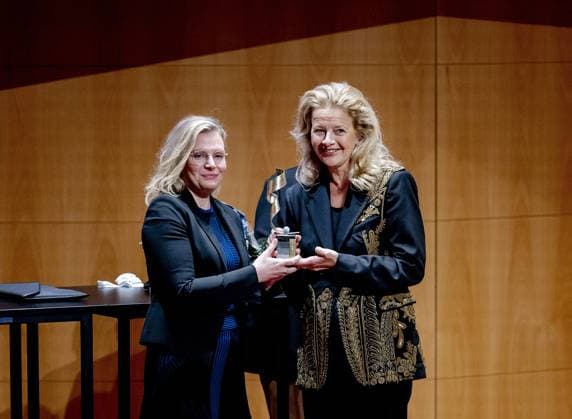 THE HAGUE - Princess Beatrix and Princess Mabel during the presentation of the tenth Prince Friso Engineering Prize at The Hague University of Applied Sciences. The winner of the prize can call himself Engineer of the Year for a year. ANP REMKO DE WAAL netherlands out - belgium out  Copyright: xx x493625607x originalFilename: 493625607.jpg