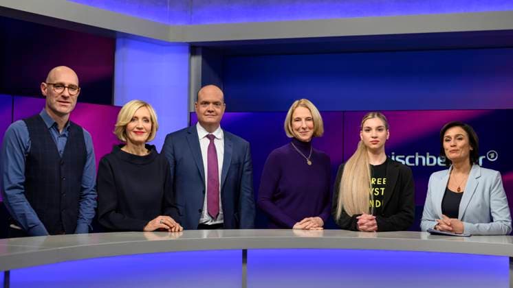 News Themen der Woche KW11 News Bilder des Tages v.l. Lars Saenger, Petra Gerster, Robin Alexander, Katrin Eigendorf, Anna Zaitseva, Sandra Maischberger, zu Gast bei - maischberger, Polittalk, TV, Format, mit Moderatorin - Sandra Maischberger, Das Erste, 13.03. 2024, *** f l Lars Saenger, Petra Gerster, Robin Alexander, Katrin Eigendorf, Anna Zaitseva, Sandra Maischberger, as guests on maischberger, Polittalk, TV, format, with presenter Sandra Maischberger, Das Erste, 13 03 2024, Copyright: HMBxMedia UwexKoch