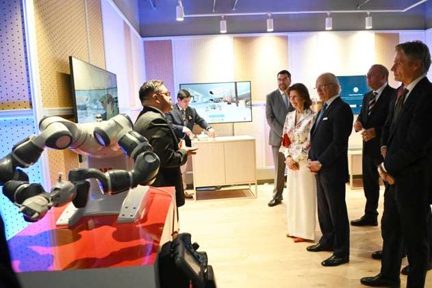 Swedish Royals Visit Mexico - Day 2 March 13, 2024, Mexico City, Mexico: Swedish Queen Silvia and Swedish King Carl XV take a tour during the opening of the new engineering center of the telecommunications Swedish company Ericsson on the second day of the Swedish State visit to Mexico. on March 13, 2024 in Mexico City, Mexico. (Photo by Carlos Tischler Eyepix Group ABACAPRESS.COM) Mexico City Mexico  Copyright: xTischlerxCarlos Eyepix ABACAx