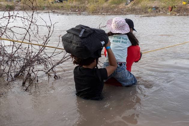 March 13, 2024, Auburn Hills, Michigan, USA: Hundreds of migrants, mainly from Venezuela, are seen crossing the border in Ciudad JuoÂ¡rez, Chihuahua, Mexico. They use a rope to traverse the deep Rio Grande, aiming to avoid detection by the Texas National Guard and later surrender to the Border Patrol. Their goal is to initiate an asylum request process in hopes of starting a new life Auburn Hills USA - ZUMAp241 20240313_zip_p241_033 Copyright: xDavidxPeinadox