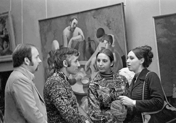 Moscow, USSR. Artists V. Druzhnikov, Yuri Macheret, L. Mikhailova and L. Antonova (L-R) attend the opening of an exhibition of works of young artists in halls of the Academy of Arts of the Soviet Union. Lyudmila Pakhomova TASS  18338387