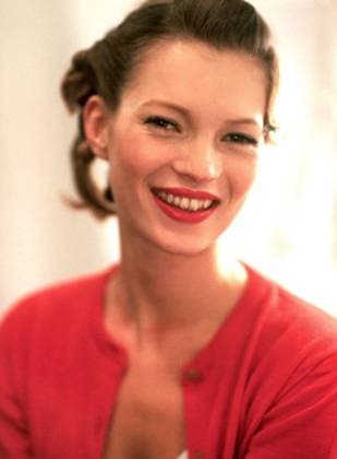 Kate Moss Kate Moss photographed backstage at the Nicole Miller fashion show in New York in 1994. 39784 RTF - Non-Exclusive Rights, Credit:Robert Fairer Retna Pictures Avalon  Copyright: xRobertxFairerx xRetnaxPicturesx xAvalonx 0536938656