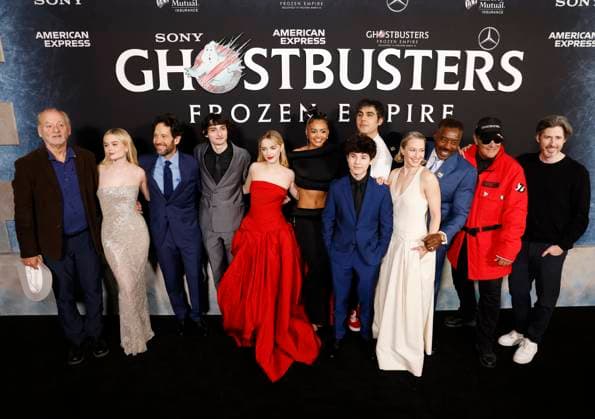 Bilder des Jahres 2024, Entertainment 03 März Entertainment Themen der Woche KW11 Entertainment Bilder des Tages Bill Murray, Emily Alyn Lind, Paul Rudd, Finn Wolfhard, Mckenna Grace, Celeste O Connor, Logan Kim, Gil Kenan, Carrie Coon, Ernie Hudson, Dan Aykroyd and Jason Reitman arrive on the red carpet at the premiere of Ghostbusters: Frozen Empire at AMC Lincoln Square Theater on Thursday, March 14, 2024 in New York City.  NYP20240314123 JohnxAngelillo
