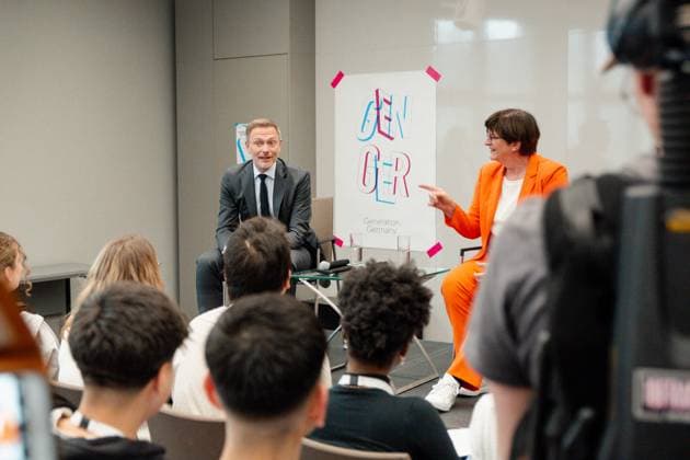 News Themen der Woche KW11 News Bilder des Tages Generation Germany - Das 2,5-tägige Demokratiefestival im März 2024 mit 300 völlig unterschiedlichen Jugendlichen aus ganz Deutschland, Foto aufgenommen am 15. März 2024 Saskia Esken und Christian Lindner bei Podiumsdiskussion *** Generation Germany The 2.5-day democracy festival in March 2024 with 300 completely different young people from all over Germany, photo taken on March 15, 2024 Saskia Esken and Christian Lindner at panel discussion Generation Germany 15-03-2024 full-1008