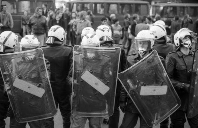 RECORD DATE NOT STATED West-Berlin, Schöneberg, Hauptstraße, Demonstration gegen den IWF, 29.9.1988 *** West Berlin, Schöneberg, Hauptstraße, demonstration against the IMF, 29 9 1988