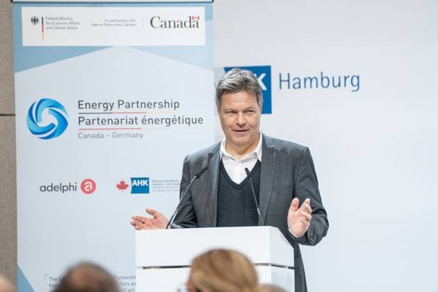 Canada-Germany Hydrogen and Ammonia Producer-Offtaker Conference in Hamburg - Robert Habeck, Bundeswirtschaftsminister, hält eine Rede vor der Handelskammer;Canada-Germany Hydrogen and Ammonia Producer-Offtaker Conference in Hamburg - Robert Habeck, Bundeswirtschaftsminister, hält eine Rede vor der Handelskammer, Hamburg Hamburg Deutschland Handelskammer
